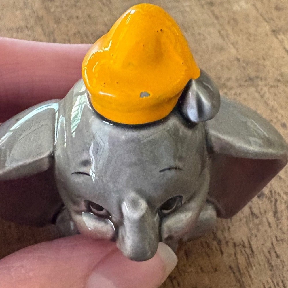 Disney Dumbo Ceramic Figurine Japan Gray Elephant Yellow Hat 2 Inch Vintage - Picture 6 of 8